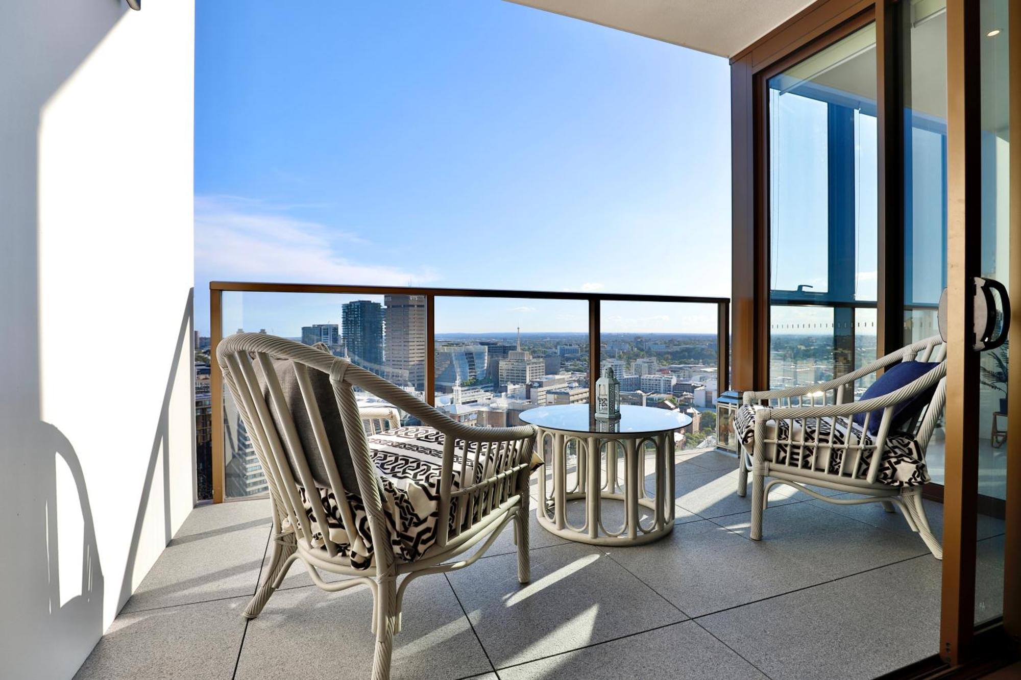 Chic Zenith Retreat -vista, Skylight, Parking *