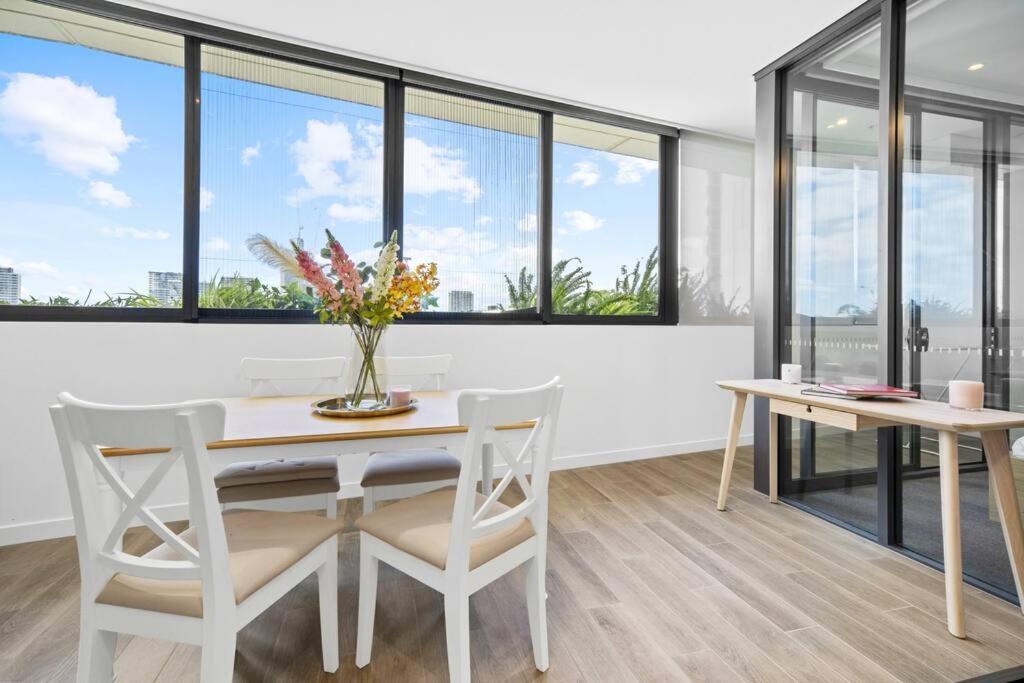 Waterfront Modern 2b2b Apt@marina Square * Sydney