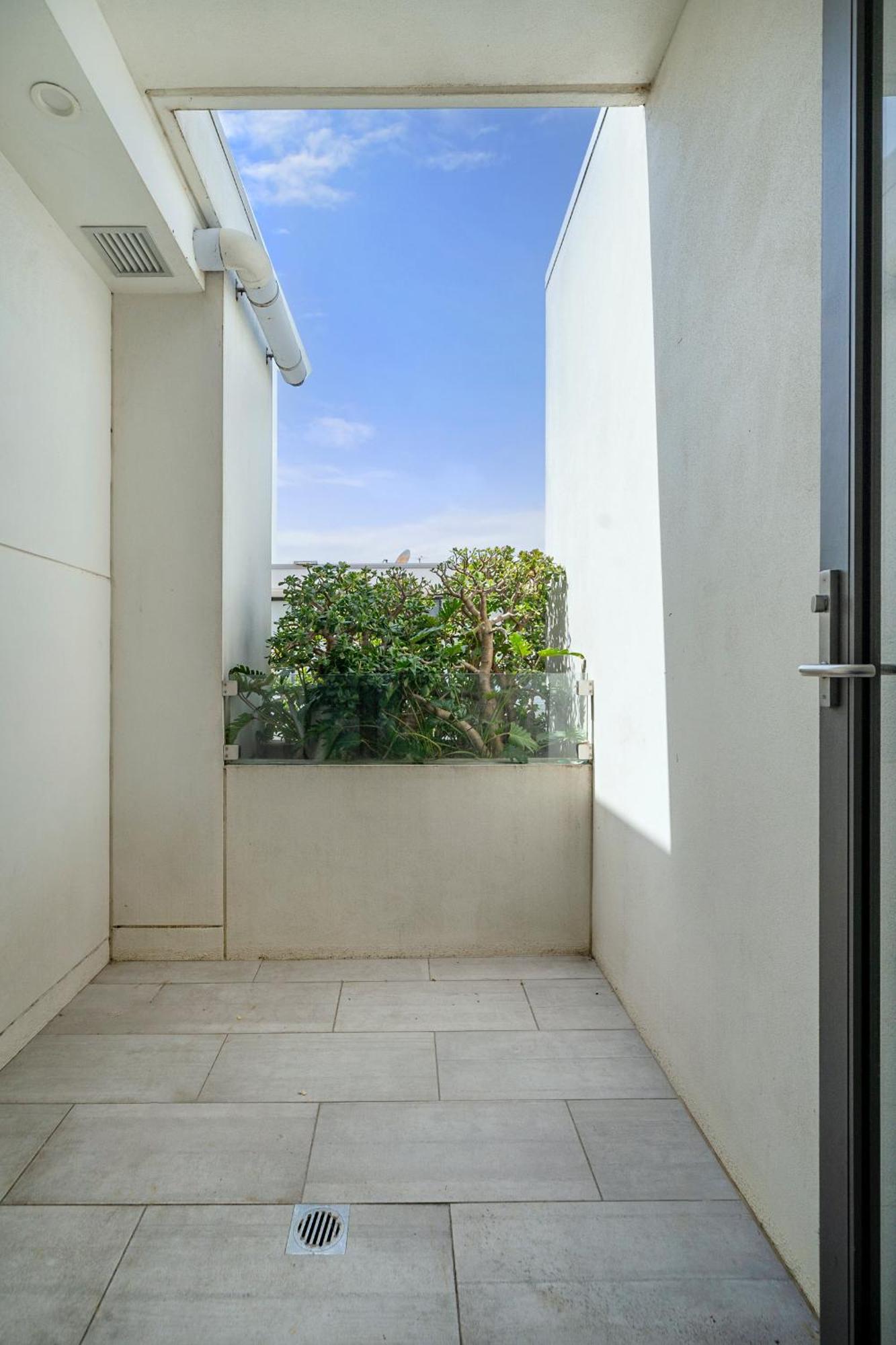 Radiant 2br Top-level Unit With Wi-fi Near Bondi Apartment Sydney
