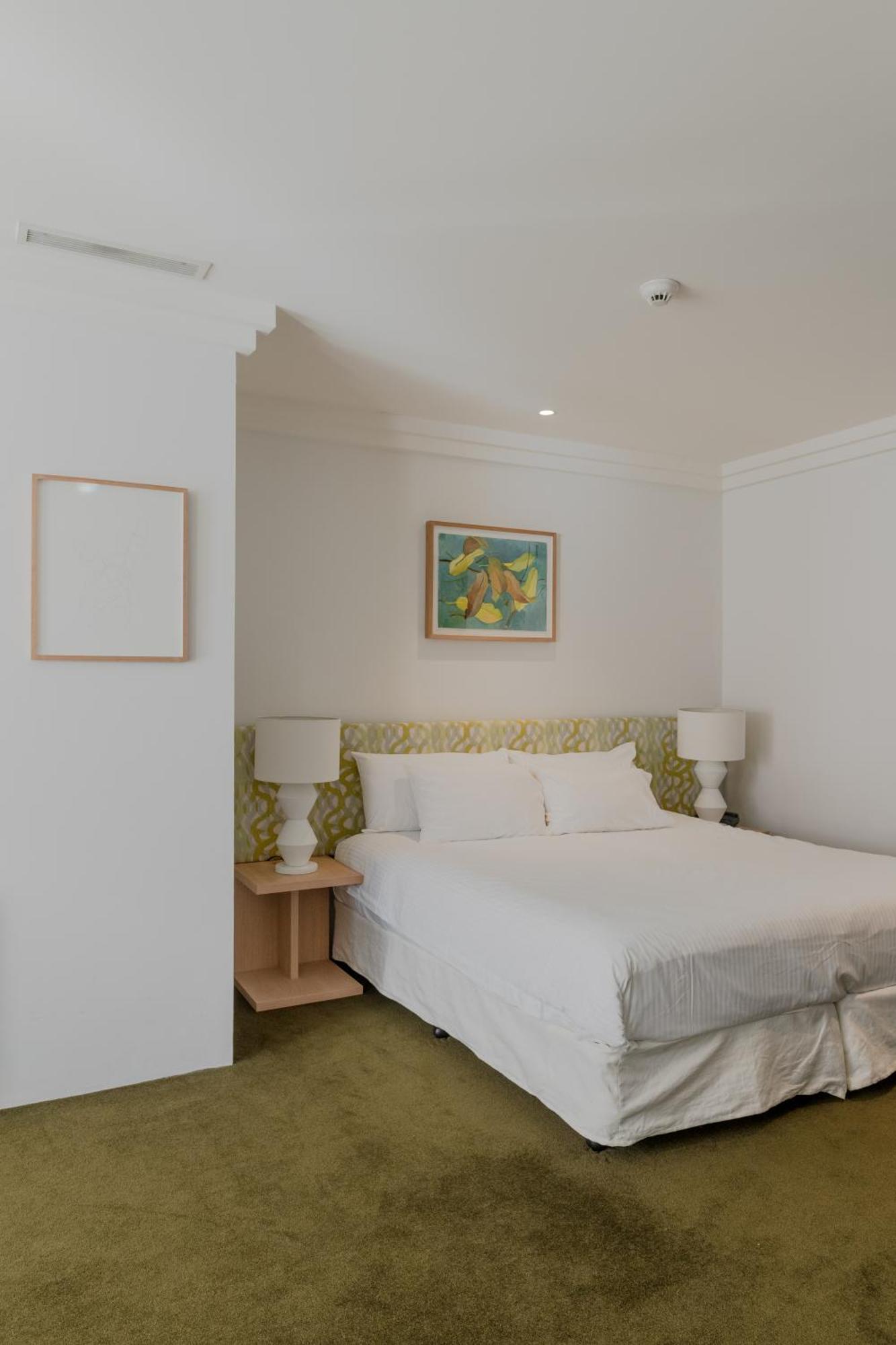 Ravesis Hotel 3*