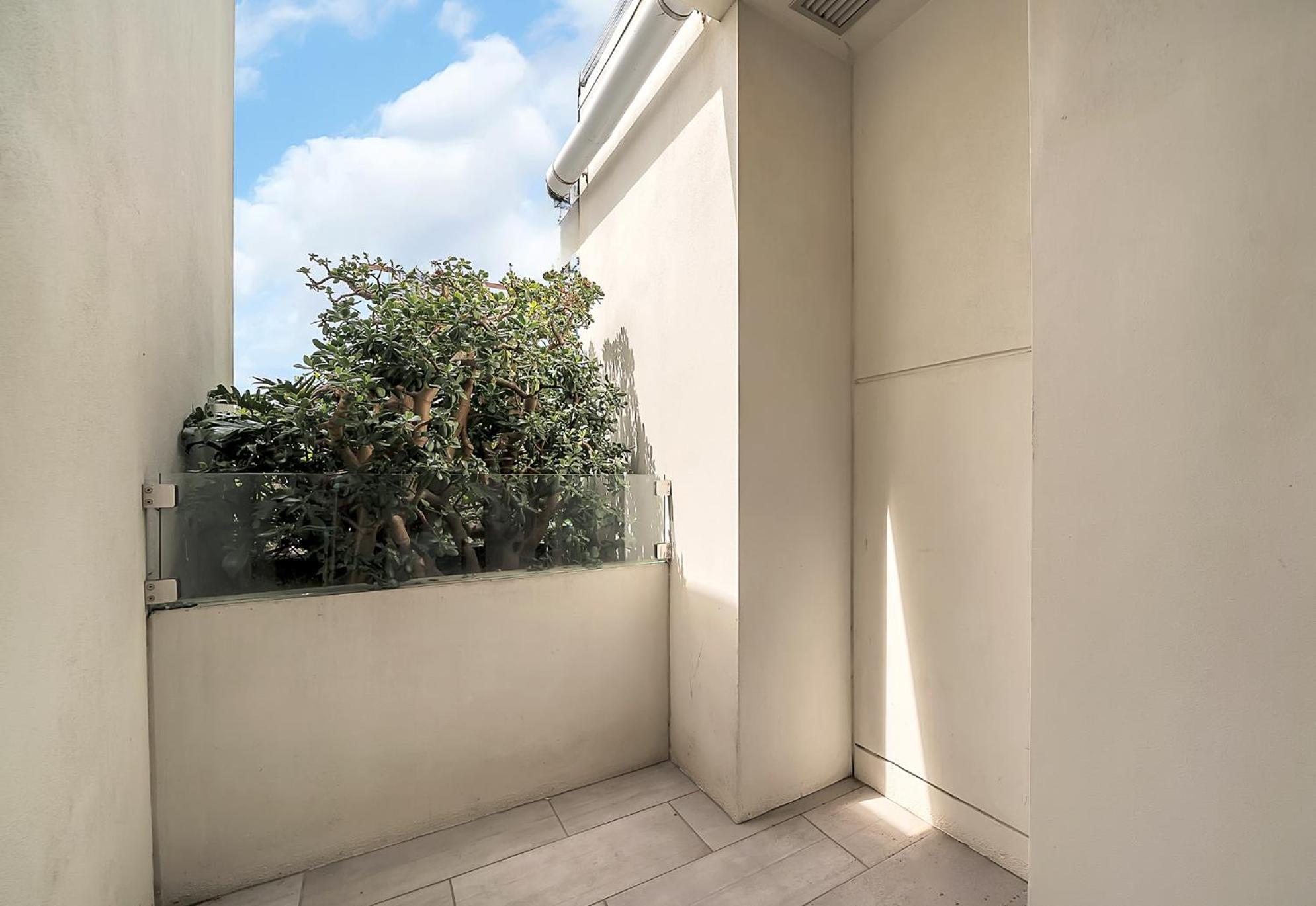 Stylish 2br Top-level Unit With Lift Near Bondi Apartment Sydney