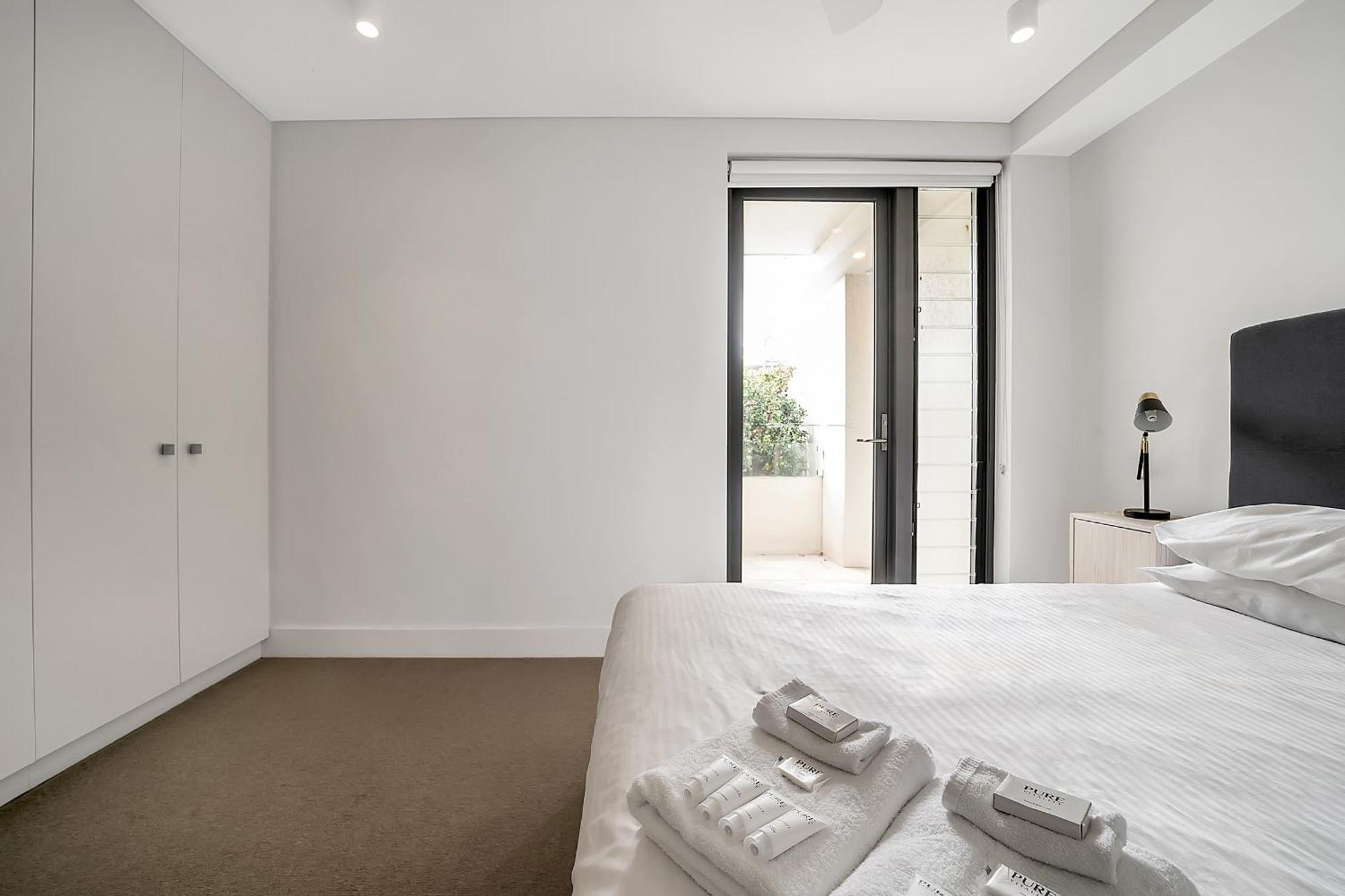 Stylish 2br Top-level Unit With Lift Near Bondi Apartment