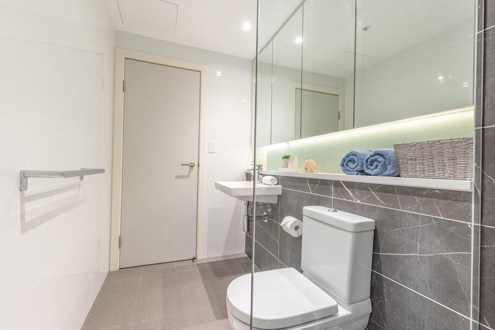 Comfy Designed 2bd W Near Bennelong Bridge Apartment