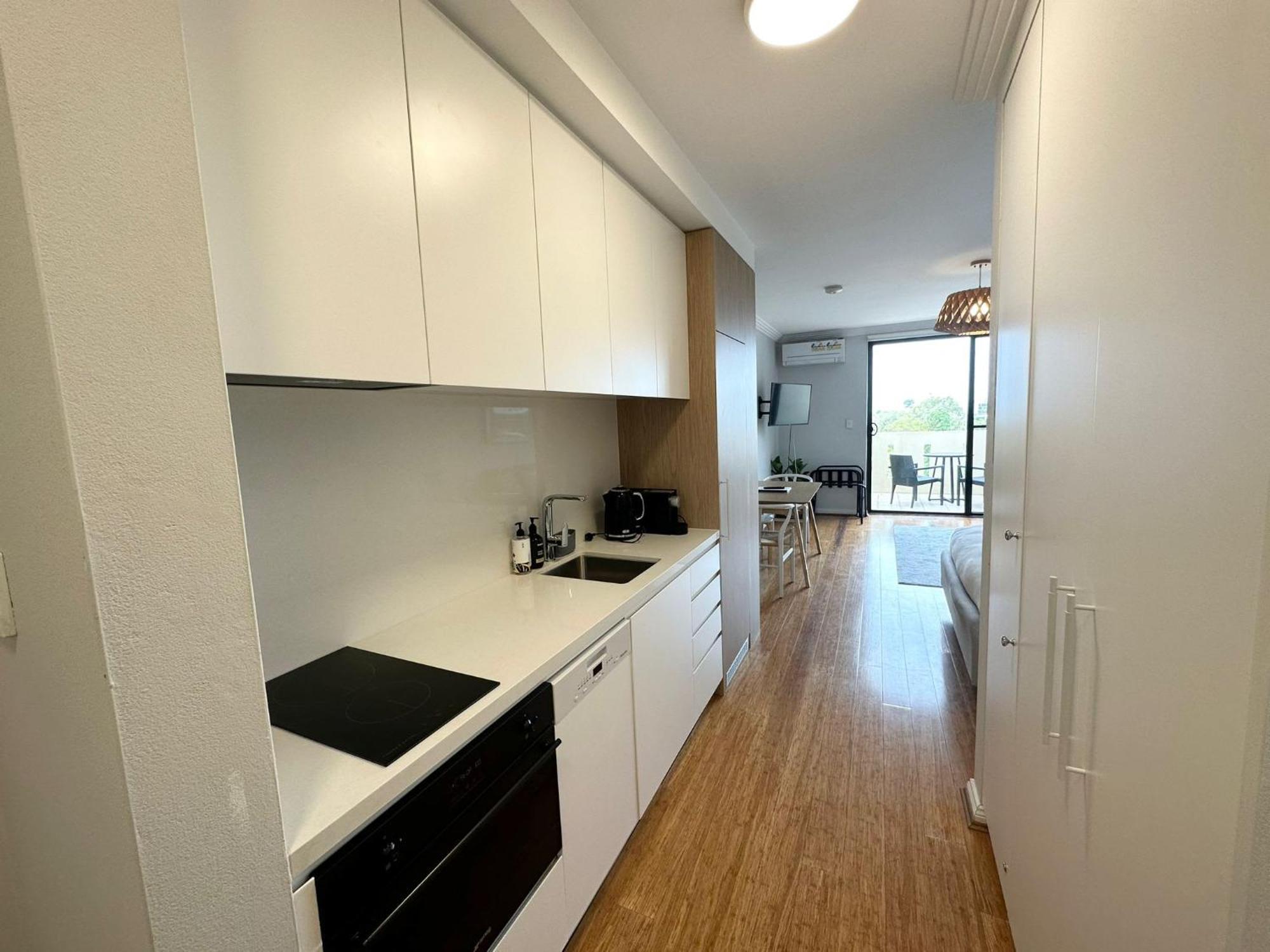 Apartment Sunny Bondi Studio Parking Couples Families *