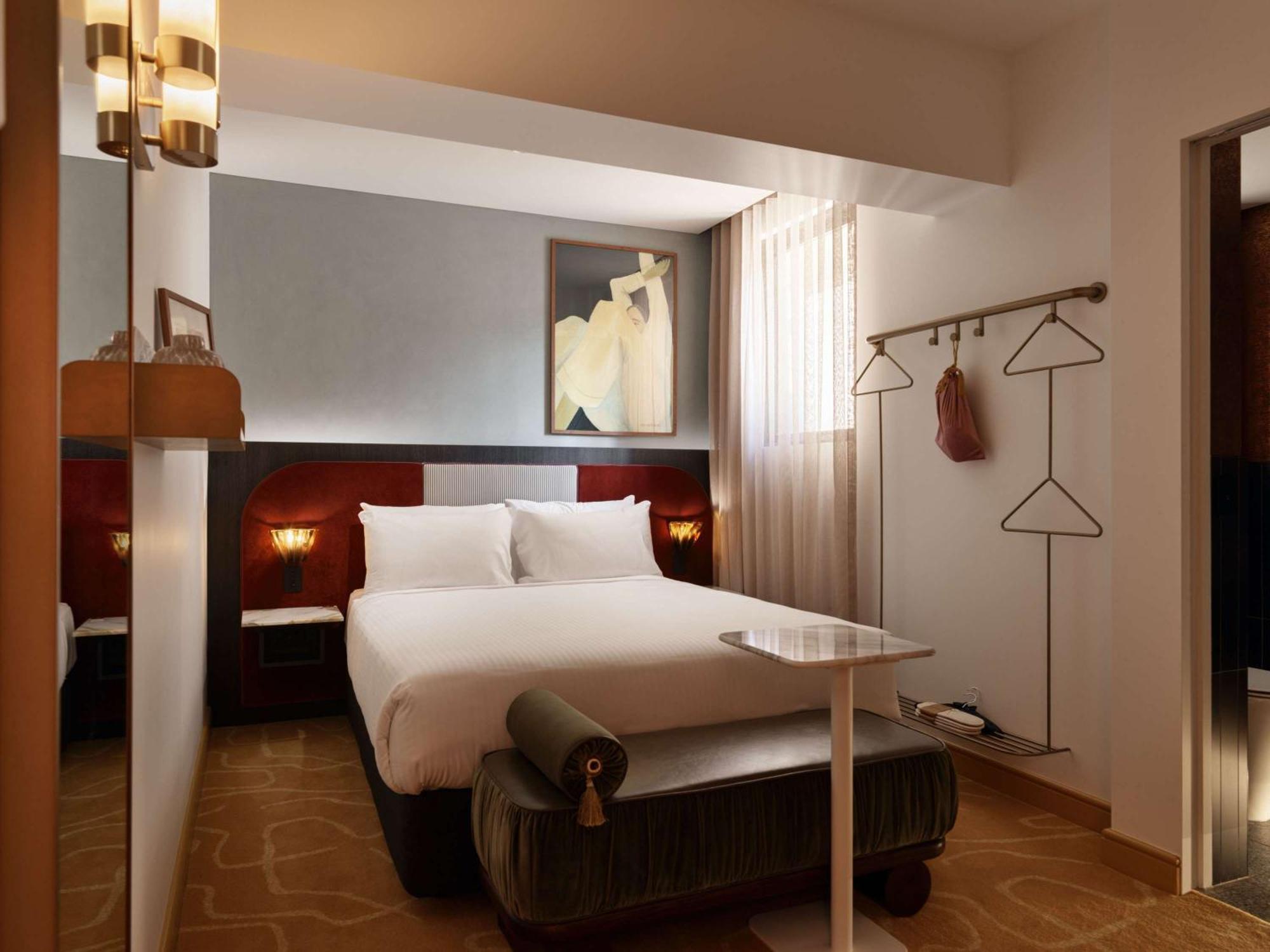 Hotel Morris Sydney, Handwritten Collection