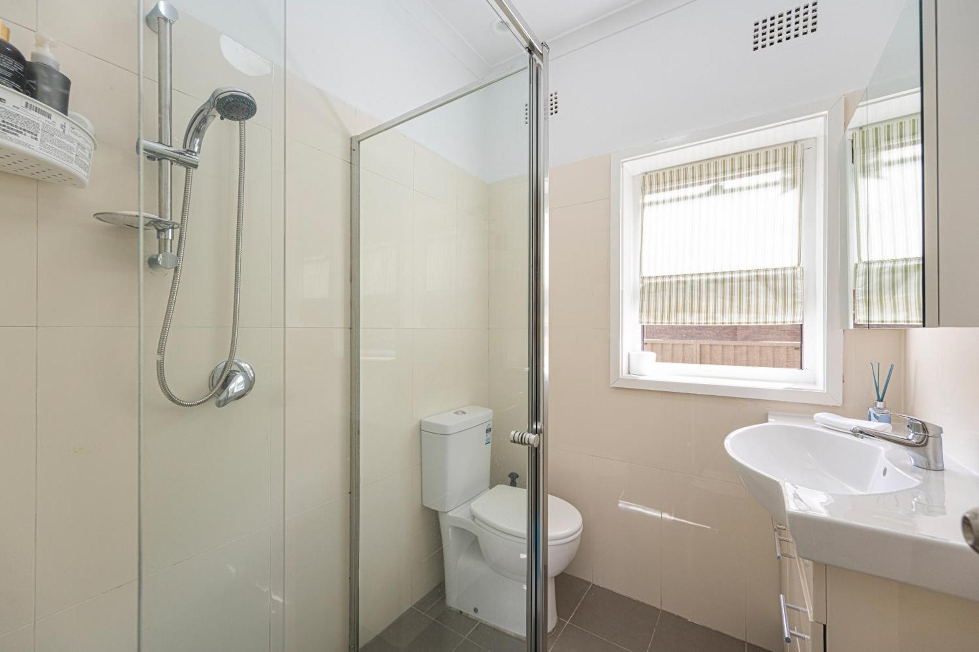 Bahay bakasyunan Belmore Brand New Renovated 3br House Ac & Parking Sydney