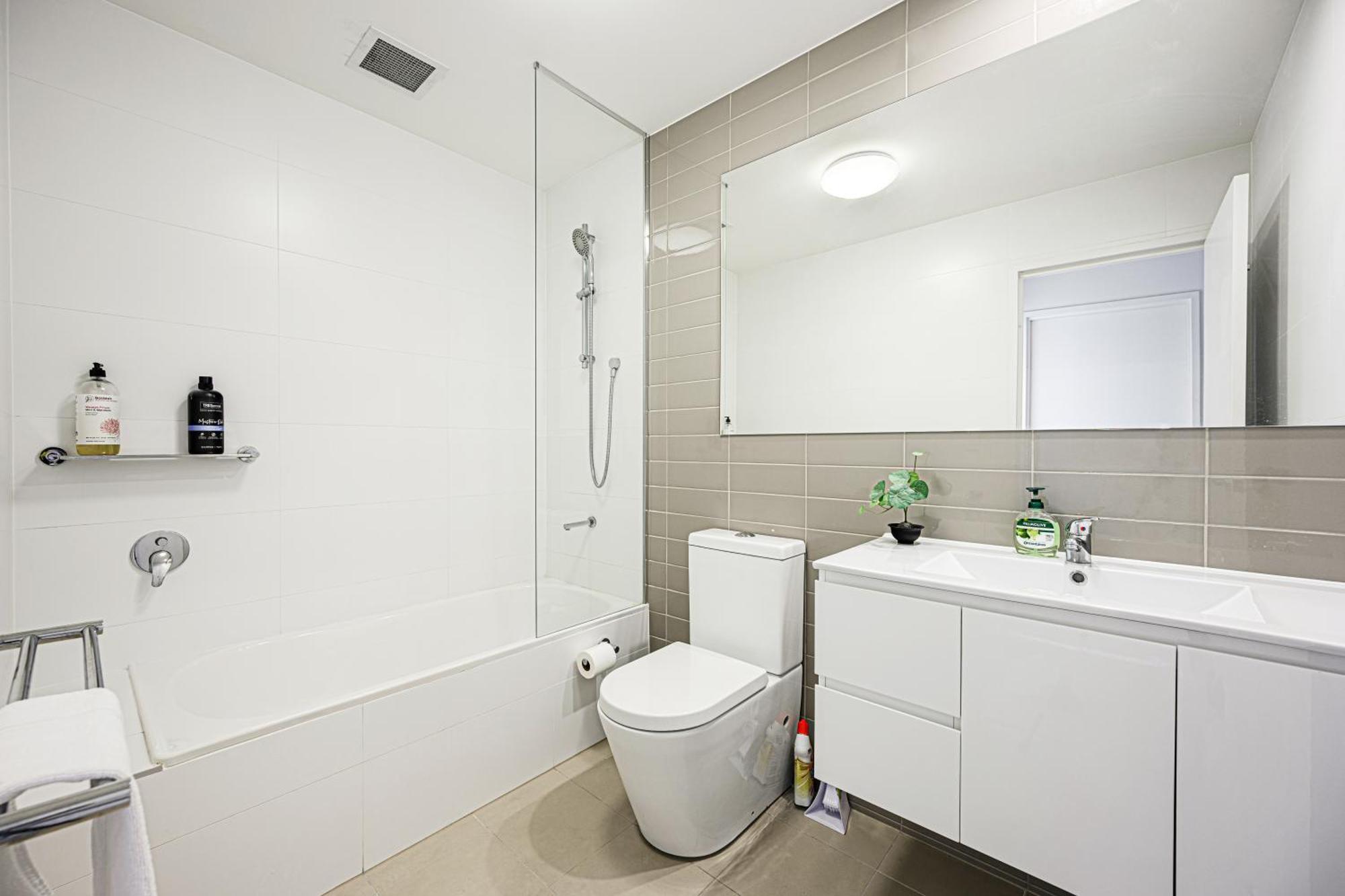 Campsie 2 Bedroom Shop&parking * Sydney