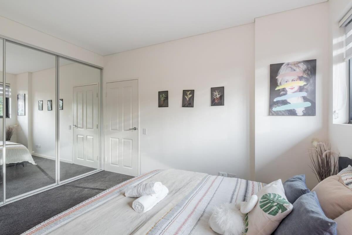 King Bed Study Homebush Sleeps 5 * Sydney