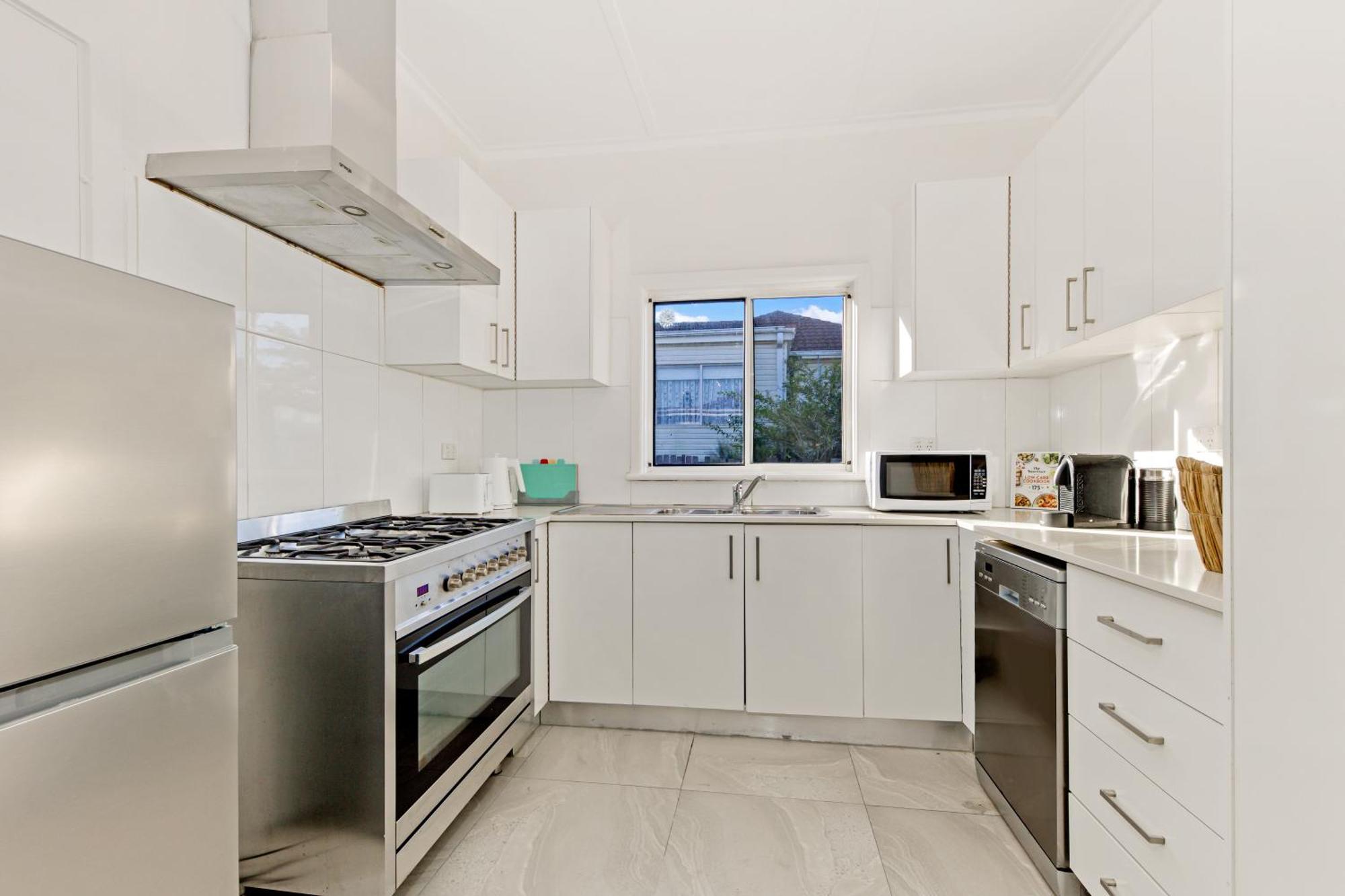 3 Bedroom House With Wi-fi, Netflix, Ac, Timber Floor, Well-fenced * Sydney