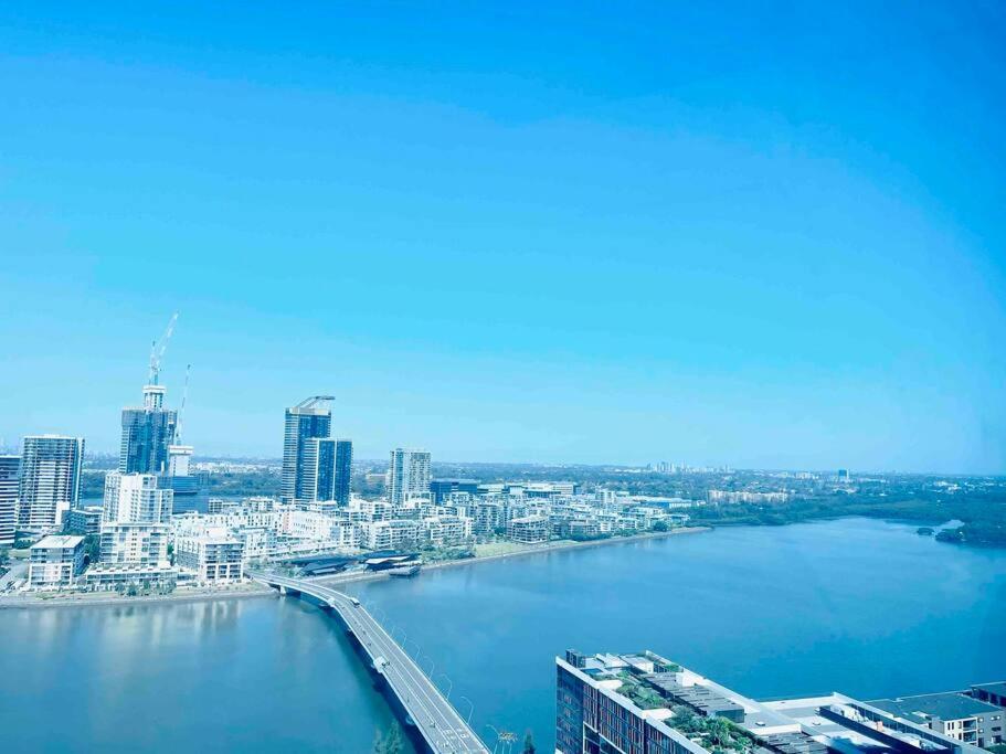Luxious Startling Waterview Highrise