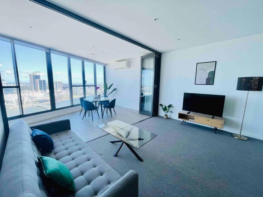 Luxious Startling Waterview Highrise