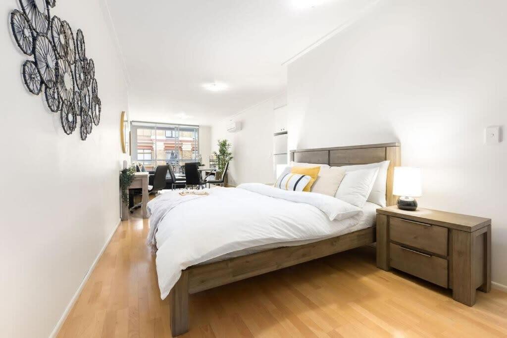 A Modern & Stylish Next To Darling Harbour Sydney