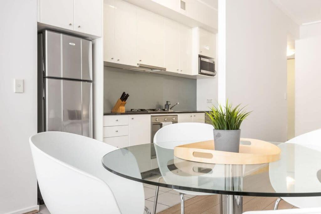 A Cozy & Modern Right Next To Darling Harbour Apartment