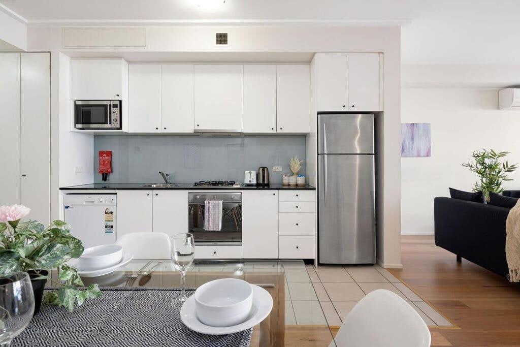 A Stylish & Bright Next To Darling Harbour * Sydney