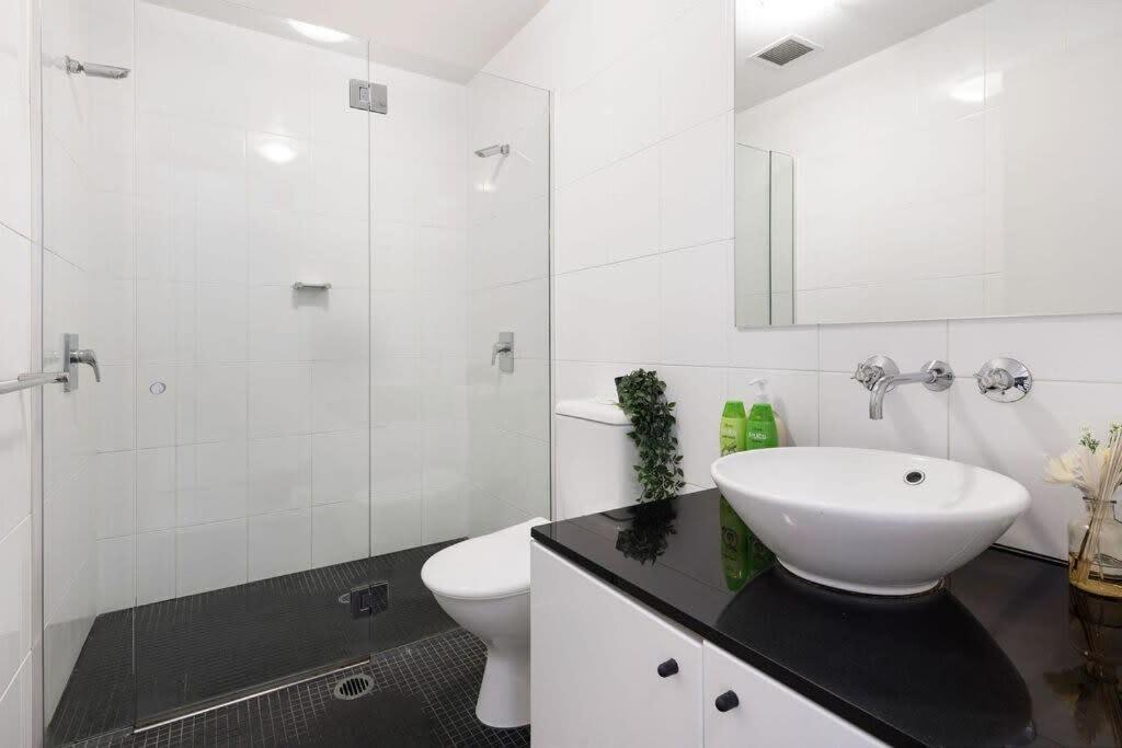 A Stylish & Bright Next To Darling Harbour *