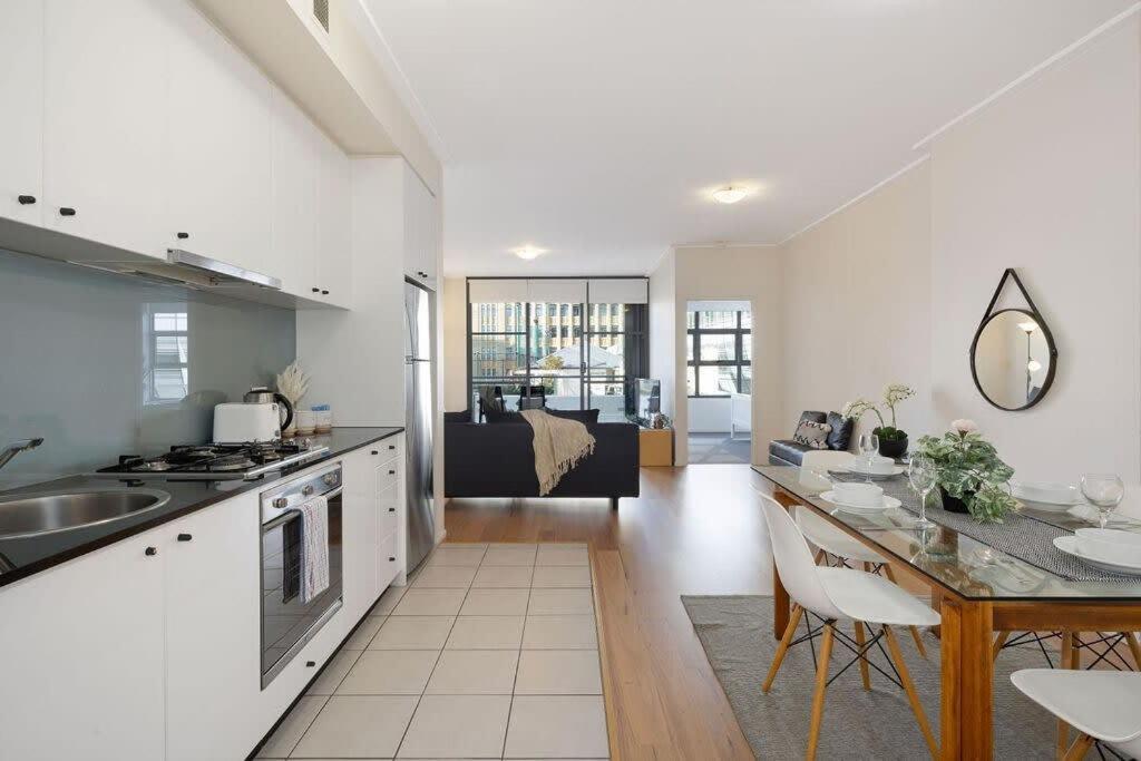 A Stylish & Bright Next To Darling Harbour *