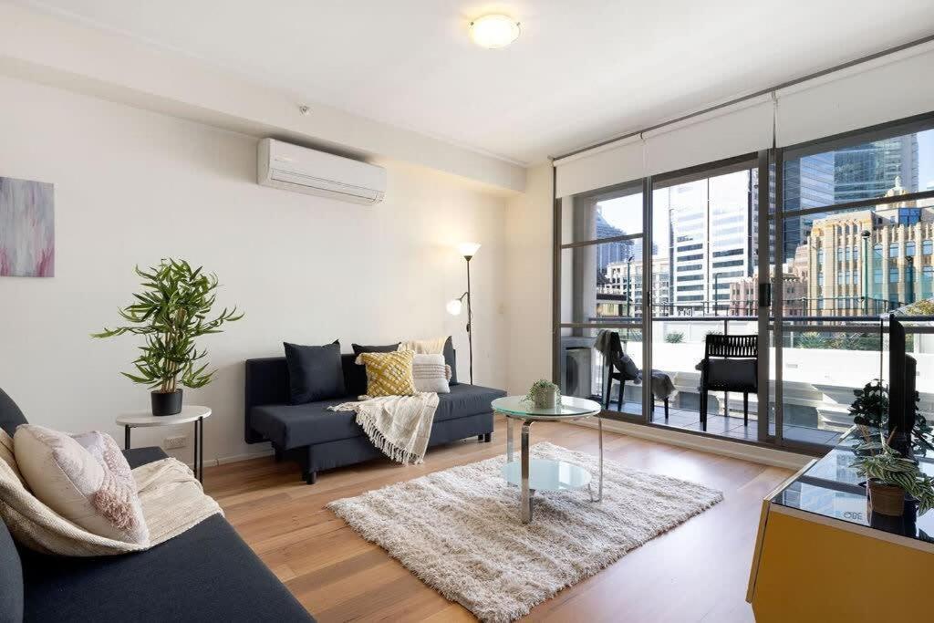 A Stylish & Bright Next To Darling Harbour