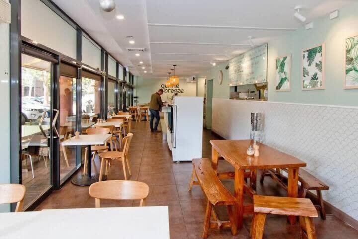 1 Bedroom With Parking Pool And Gym Apartment Sydney