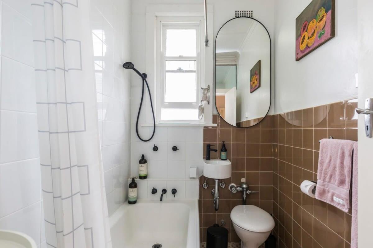 Floor 1 Bedroom With Views Close To Cbd Sydney