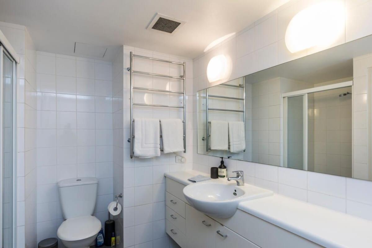 1 Bedroom With Parking Pool And Gym Apartment Sydney