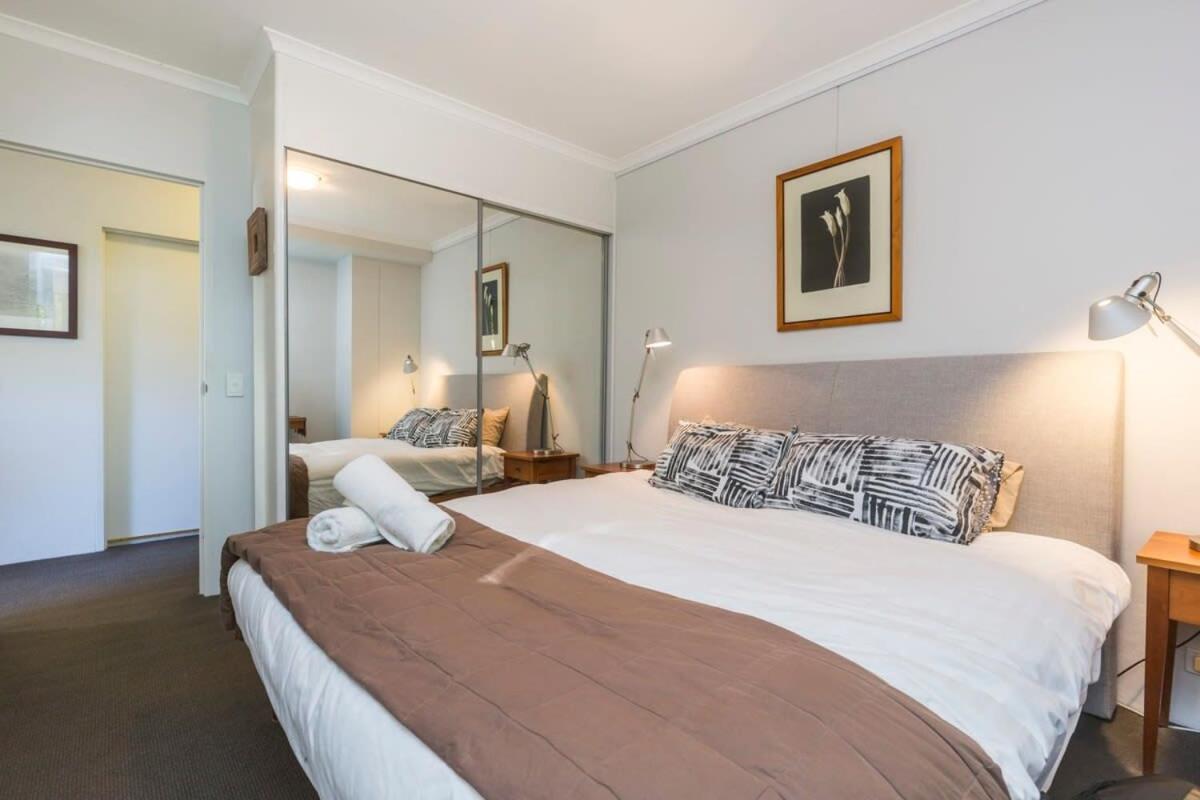 Apartment 1 Bedroom With Parking Pool And Gym *