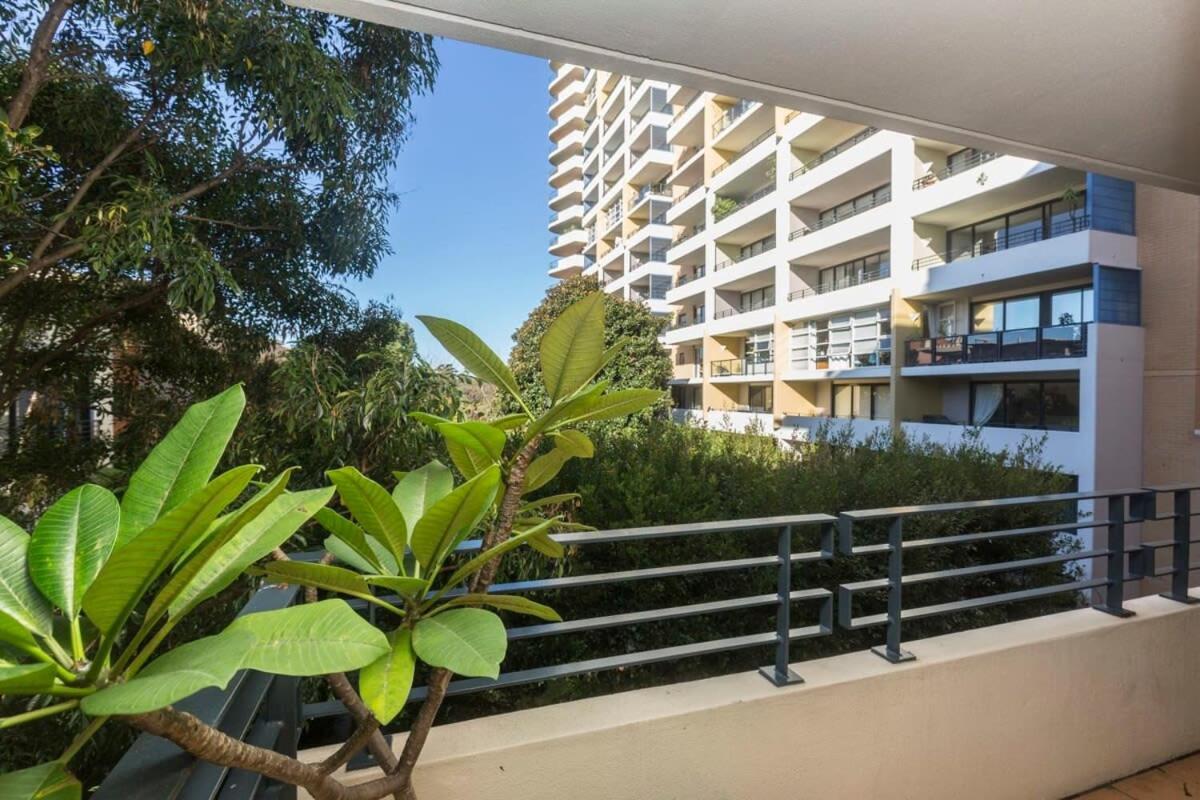 1 Bedroom With Parking Pool And Gym * Sydney