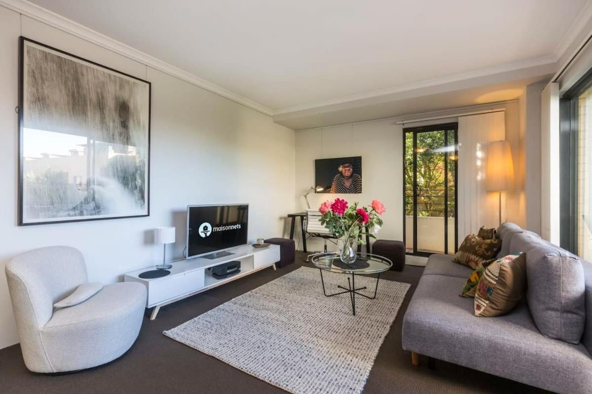 1 Bedroom With Parking Pool And Gym Apartment *