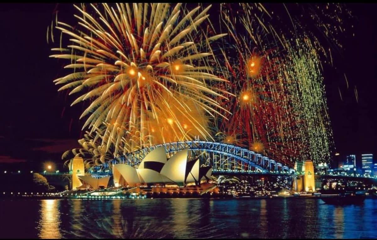3 Storey House Walk To Fox Scg & * Sydney