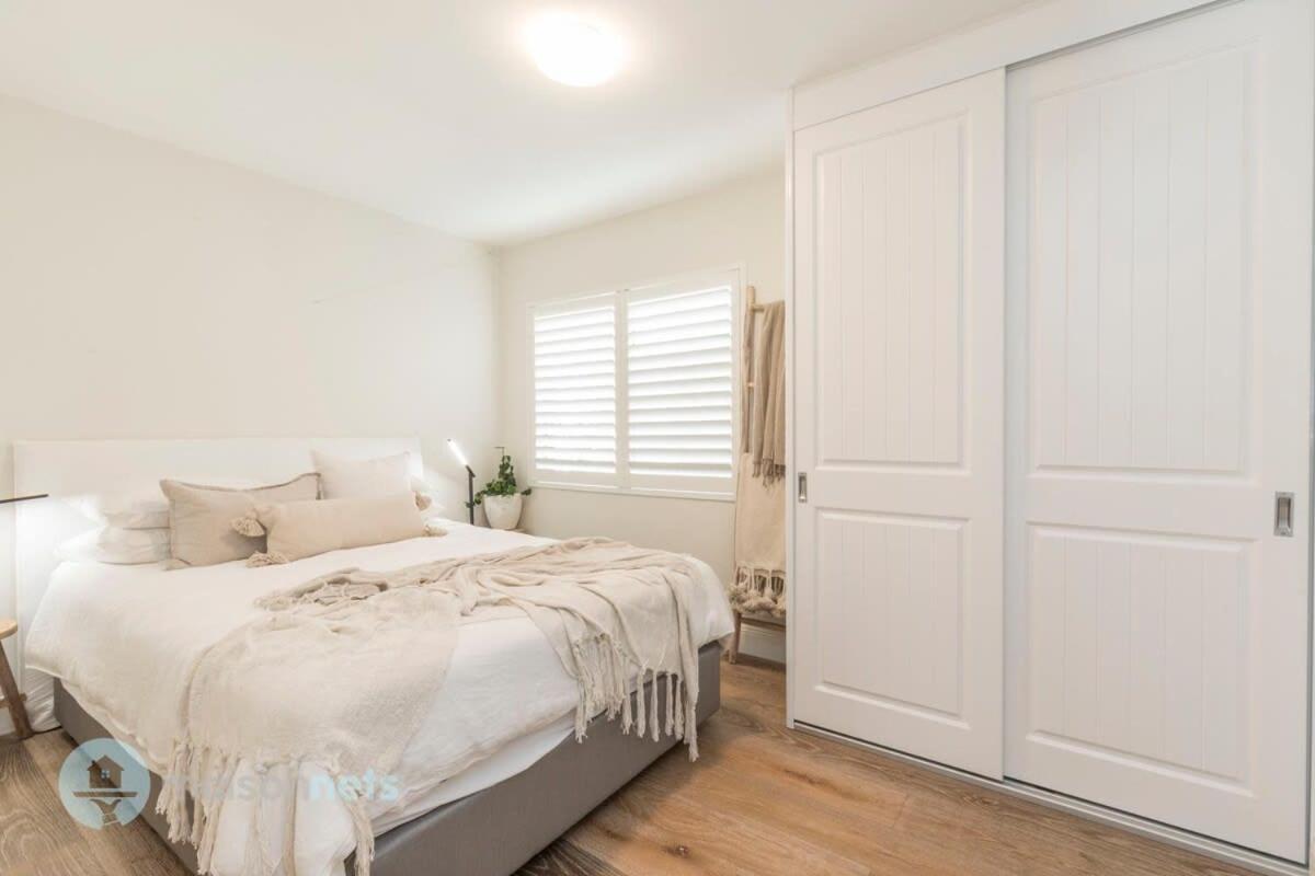 1 Bdrm Manly Beachside With Parking *