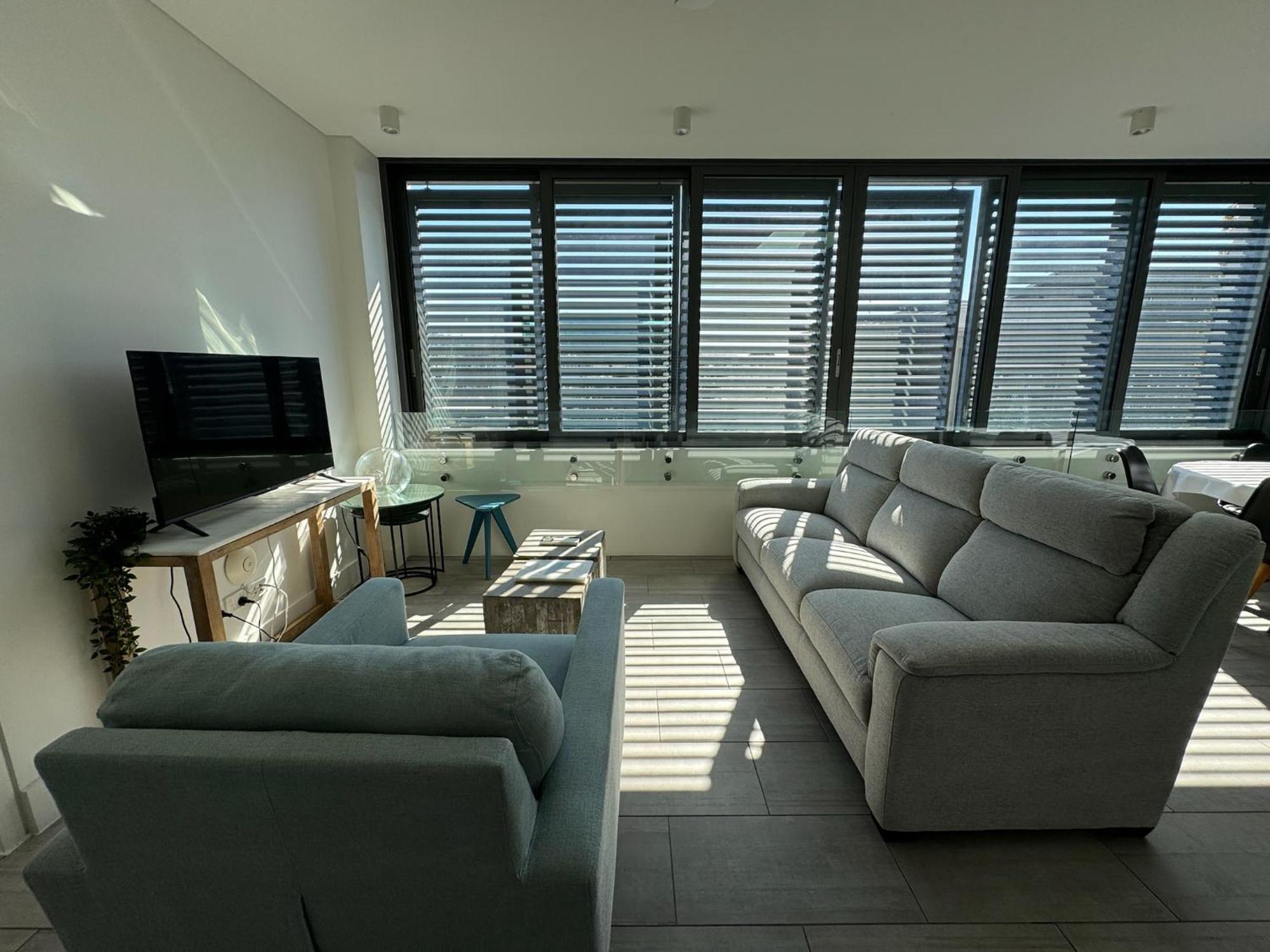 Stylish 2br Top-level Unit With Lift Near Bondi Sydney