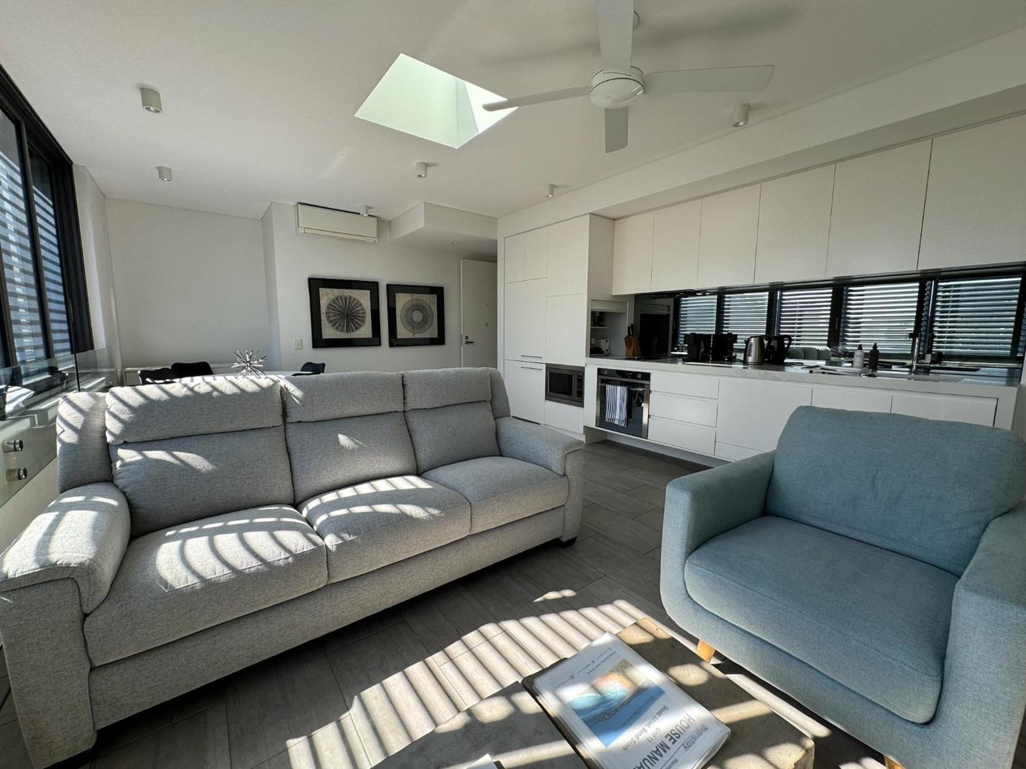 Stylish 2br Top-level Unit With Lift Near Bondi Apartment