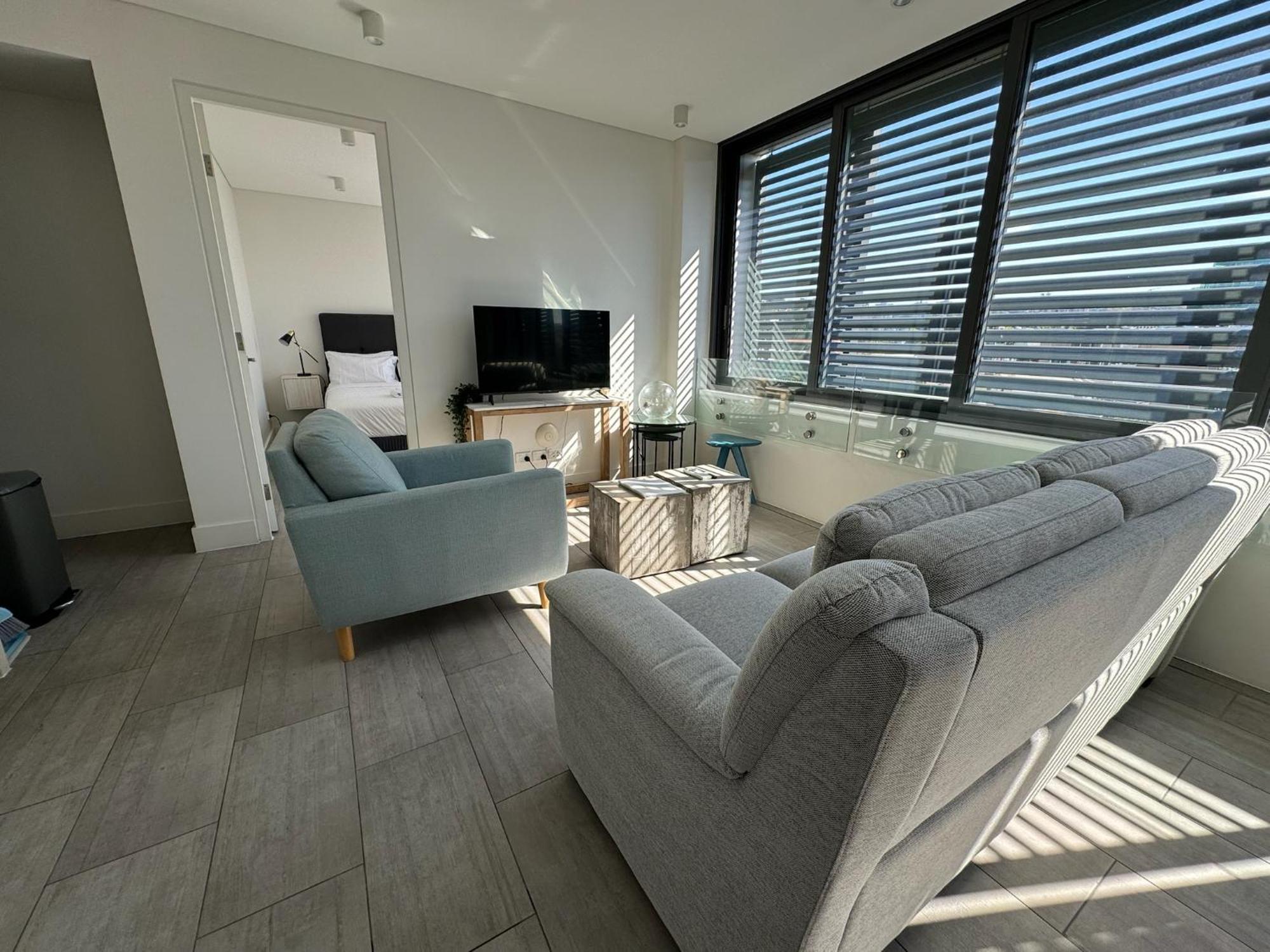 Stylish 2br Top-level Unit With Lift Near Bondi Sydney