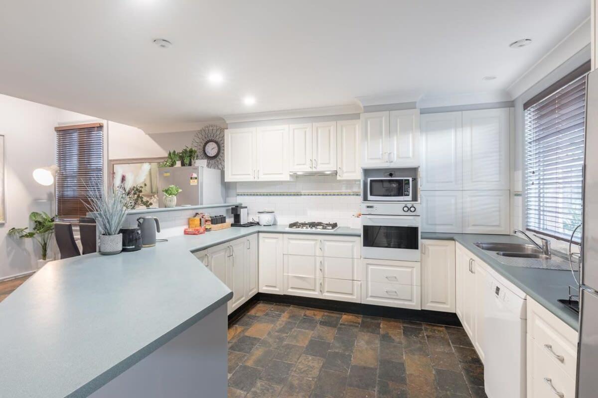 Boutique Private Rm Situated In The Heart Of Burwood 3 *