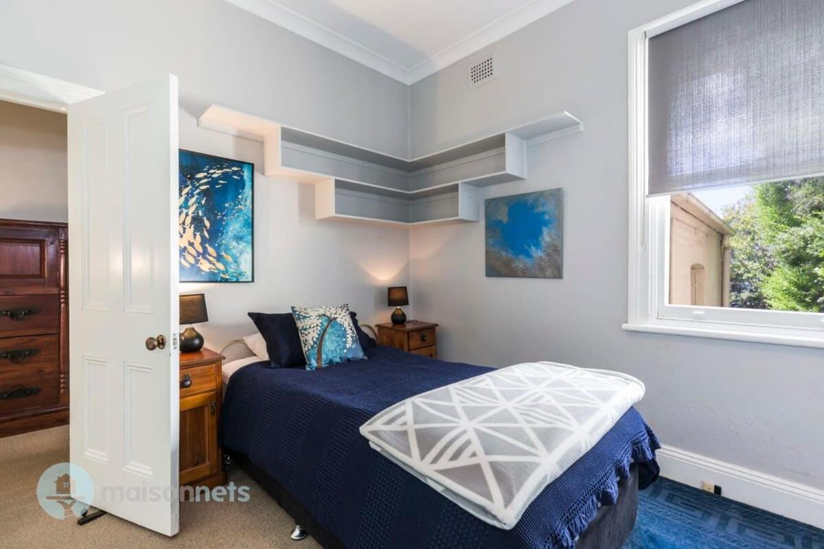 3 Bedroom House With Large Courtyard & City Views