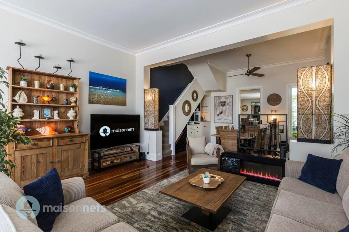 3 Bedroom House With Large Courtyard & City Views Holiday home *