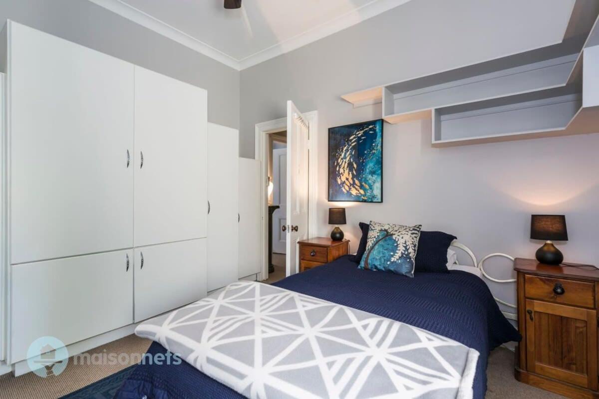Bahay bakasyunan 3 Bedroom House With Large Courtyard & City Views Sydney