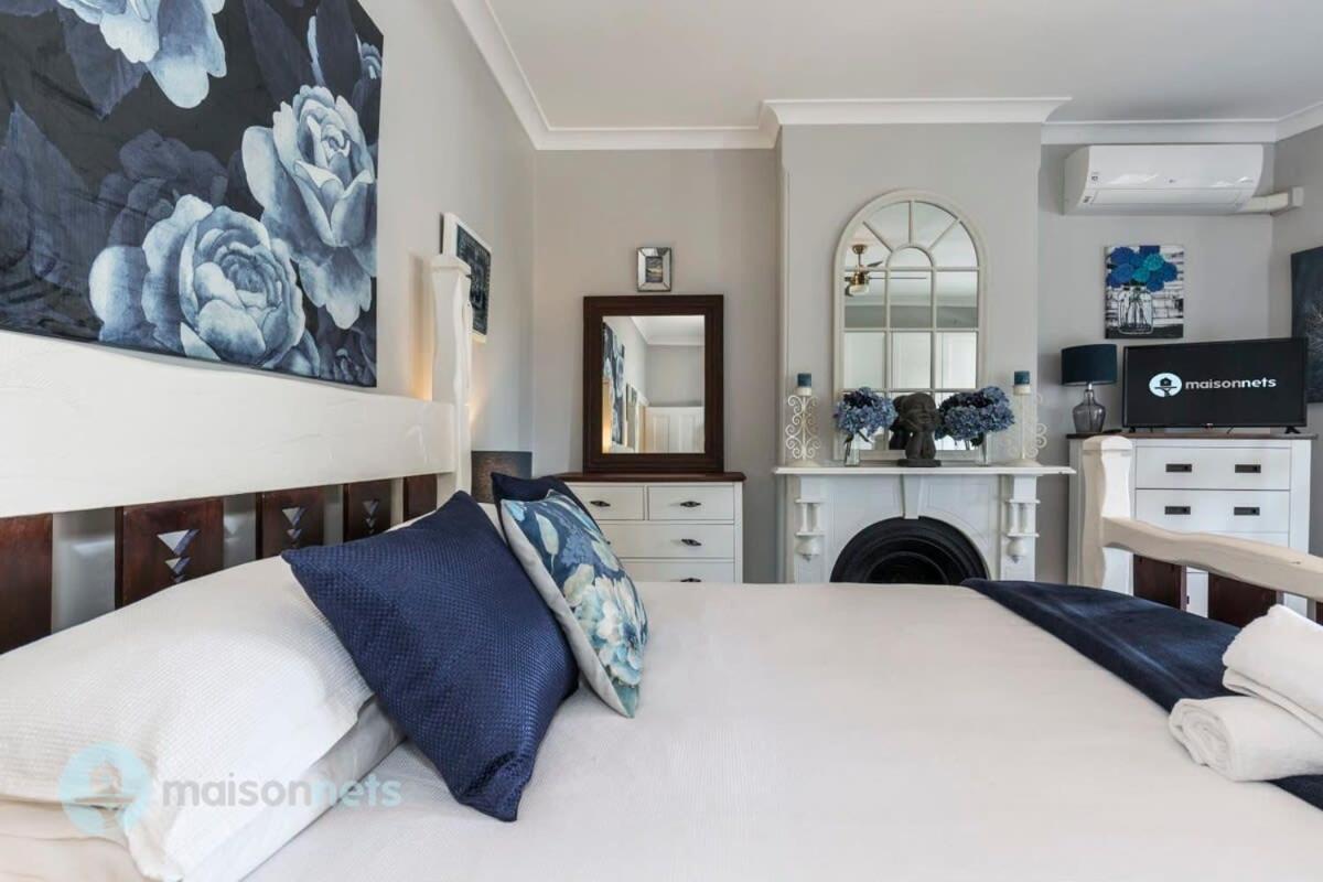3 Bedroom House With Large Courtyard & City Views
