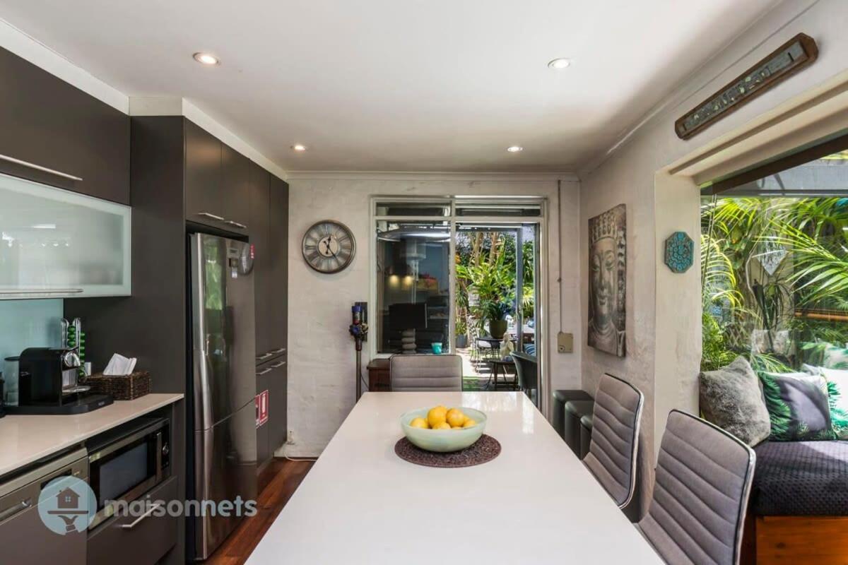 3 Bedroom House With Large Courtyard & City Views Bahay bakasyunan