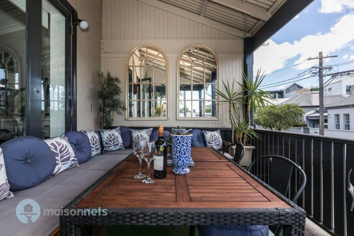3 Bedroom House With Large Courtyard & City Views *