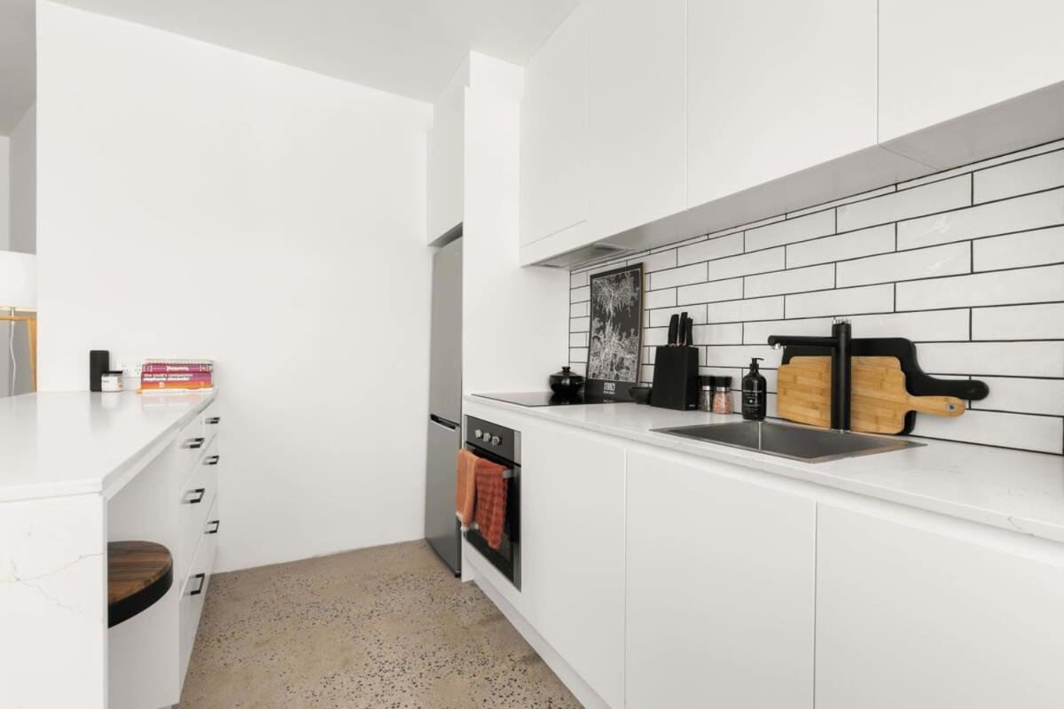 Of City-suburbs Living In Trendy Darlinghurst Apartment *