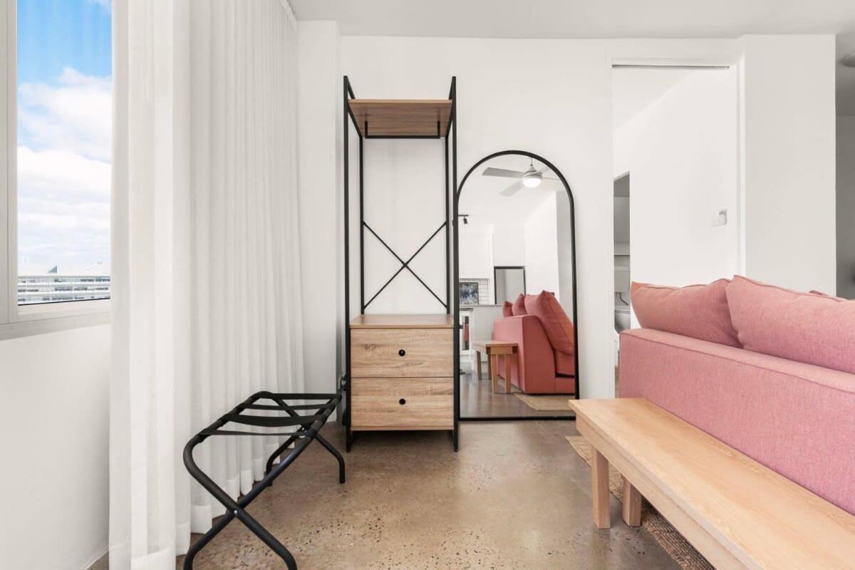 Of City-suburbs Living In Trendy Darlinghurst *