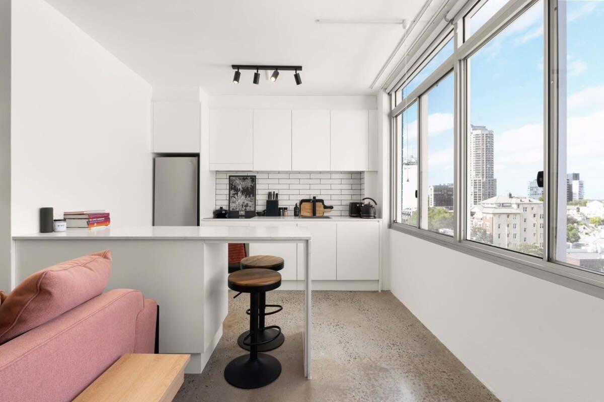 Apartment Of City-suburbs Living In Trendy Darlinghurst *