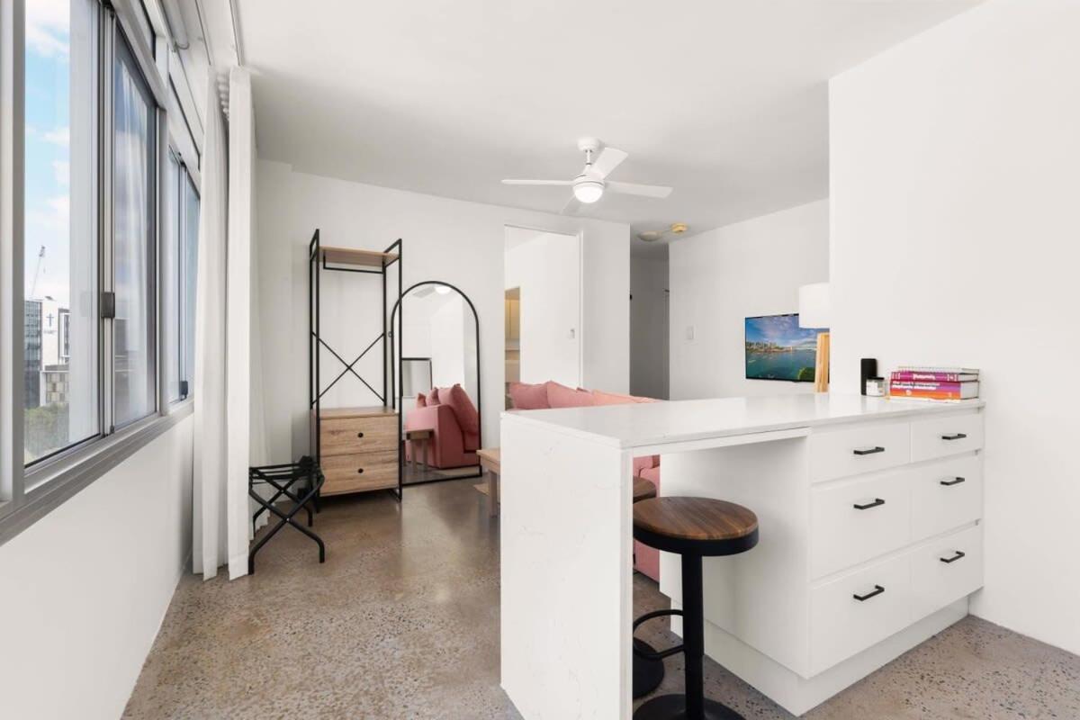 Of City-suburbs Living In Trendy Darlinghurst *