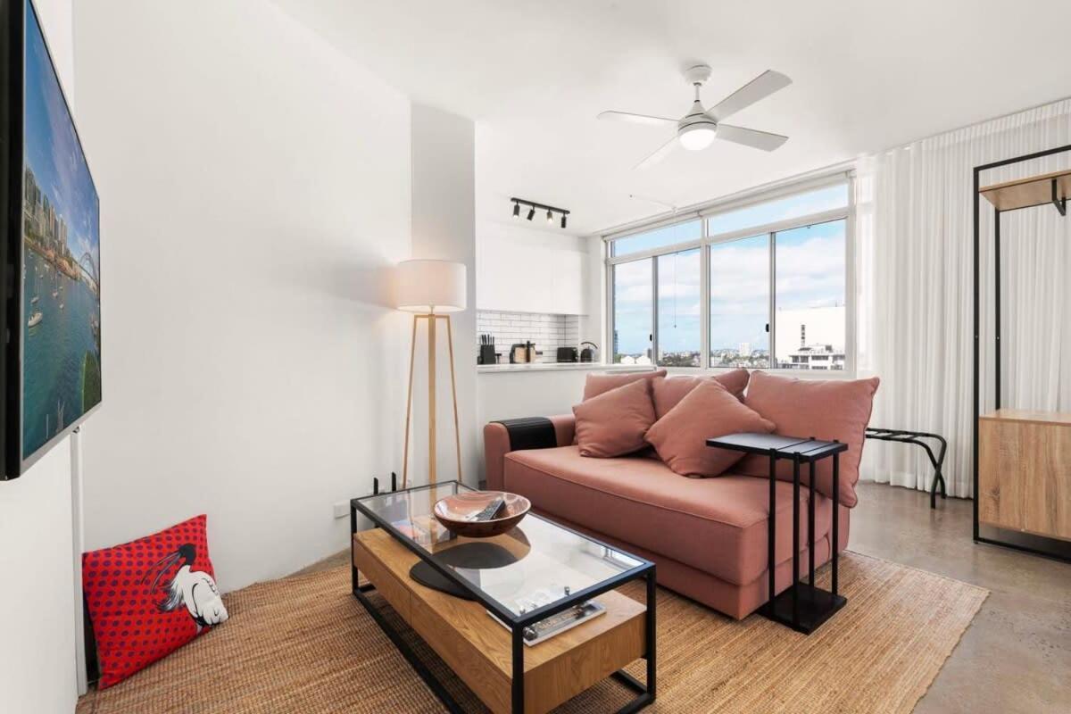 Of City-suburbs Living In Trendy Darlinghurst *