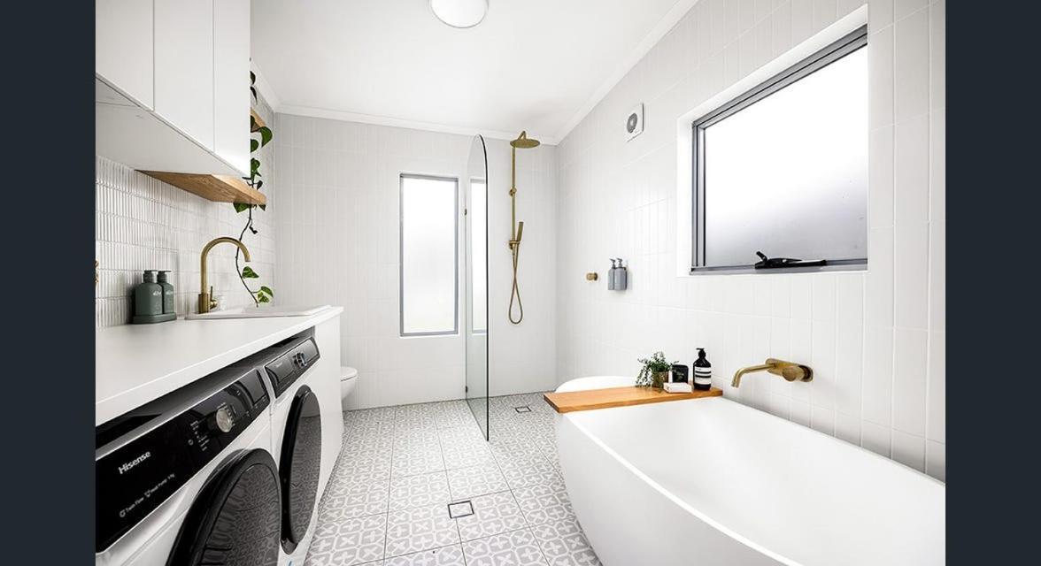 Homestay Small B Of South Bay And Airport Sydney