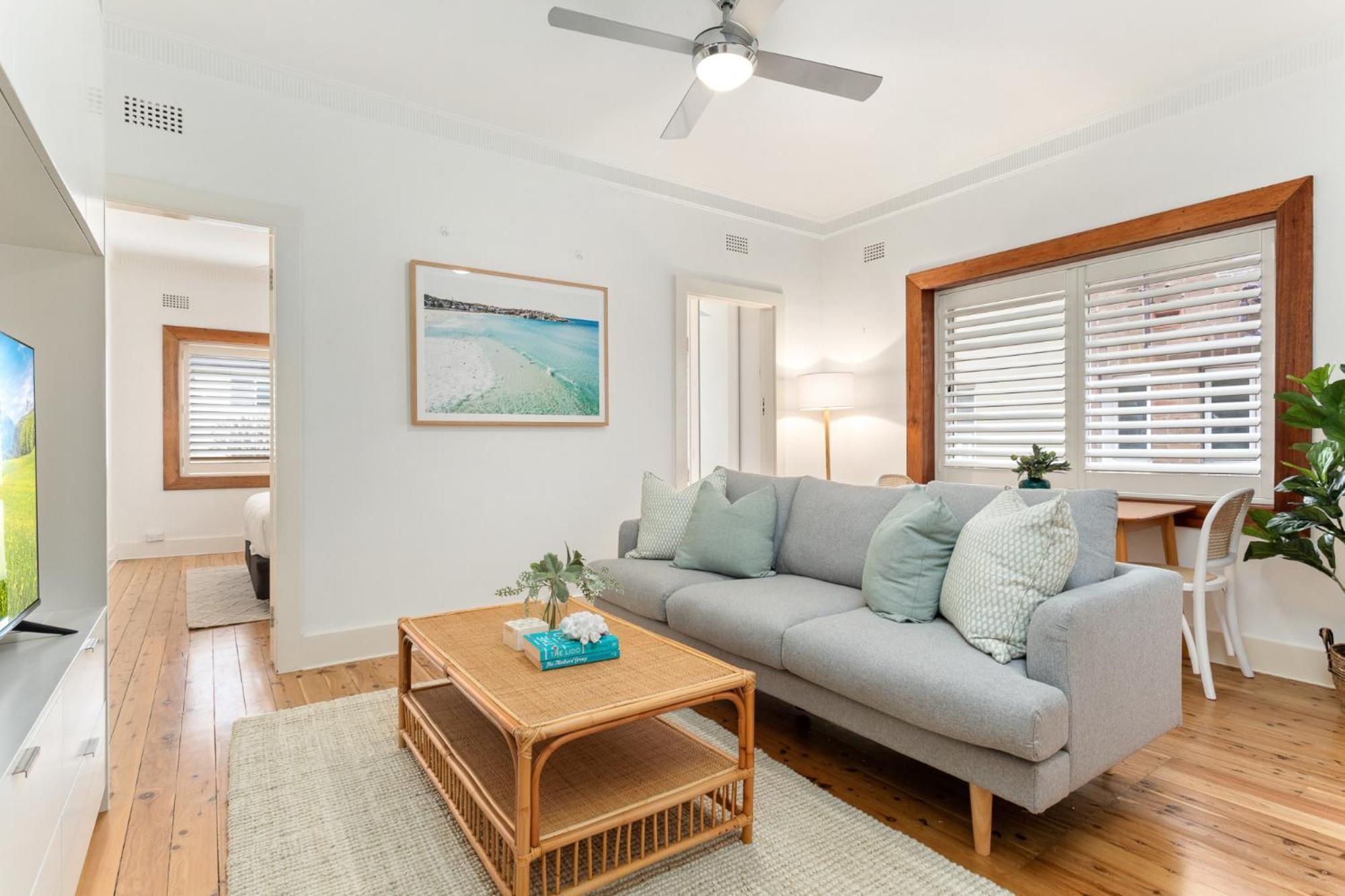 Beachside Living In Modern 2 Bedroom *
