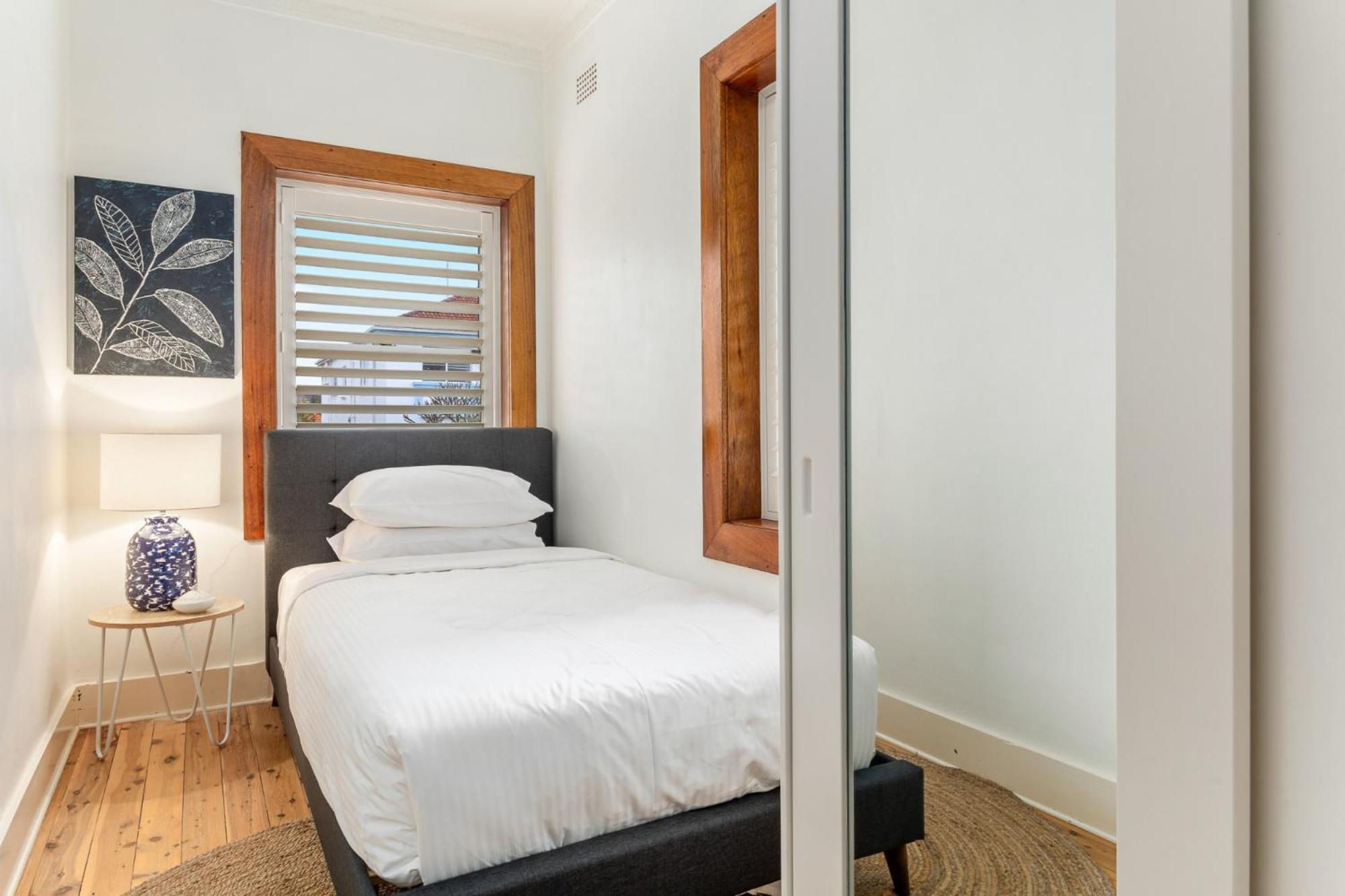 Apartment Beachside Living In Modern 2 Bedroom Sydney