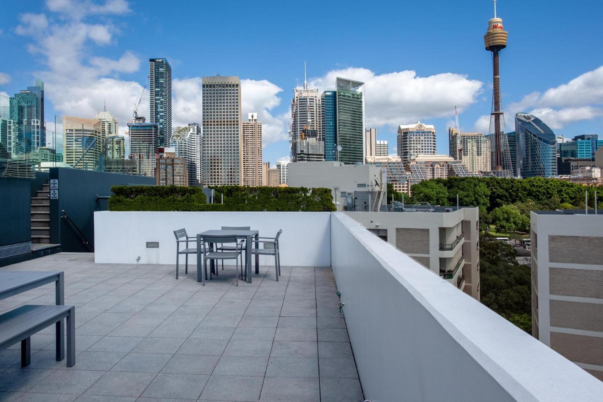 Poolside Glamour Woolloomooloo Apartment Sydney