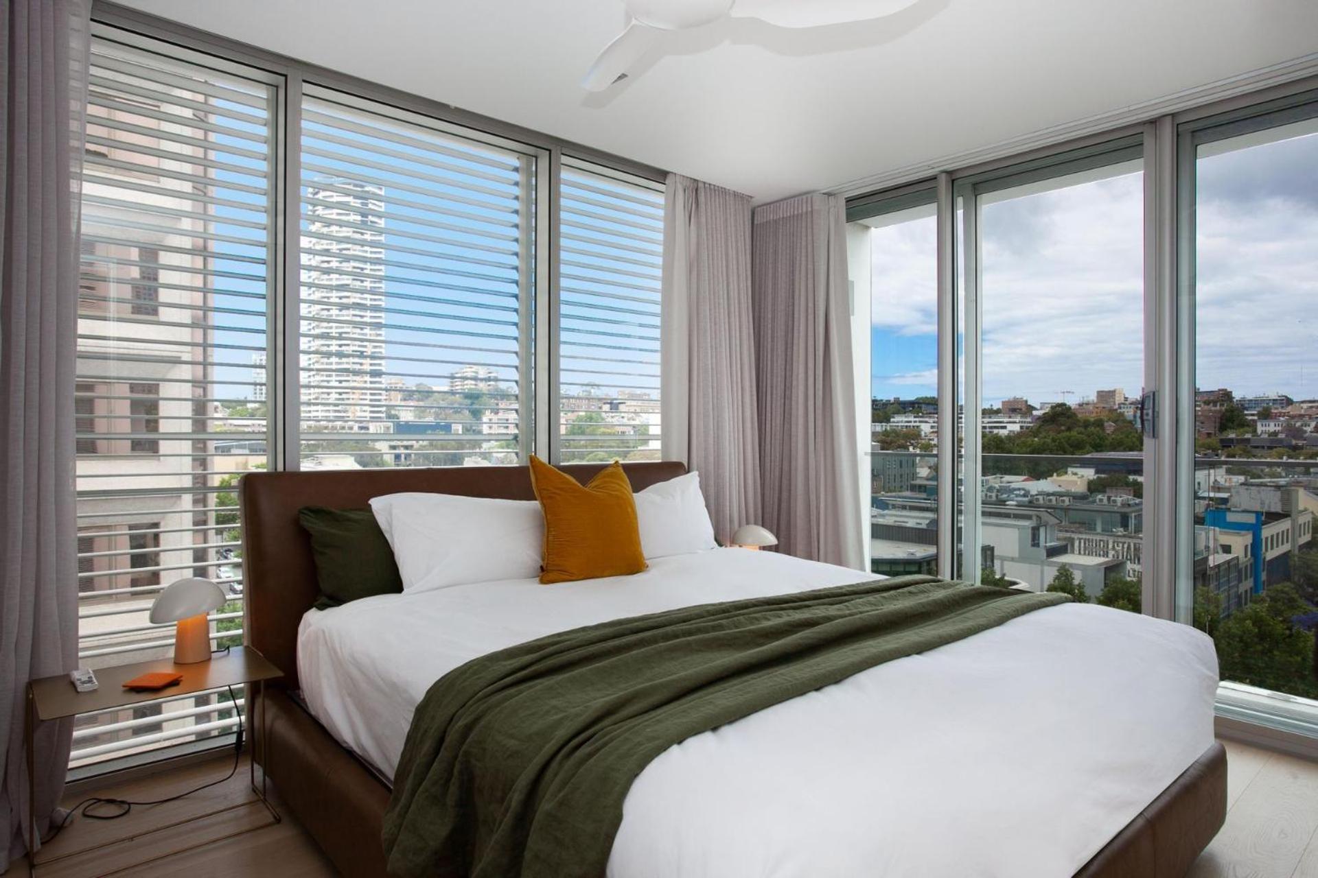 Poolside Glamour Woolloomooloo Apartment Sydney