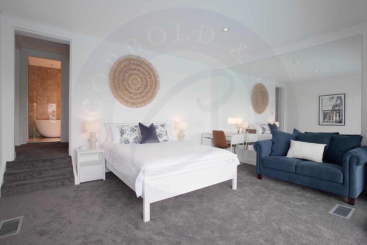 Kanangra - A Superb House On Harbour Holiday home *